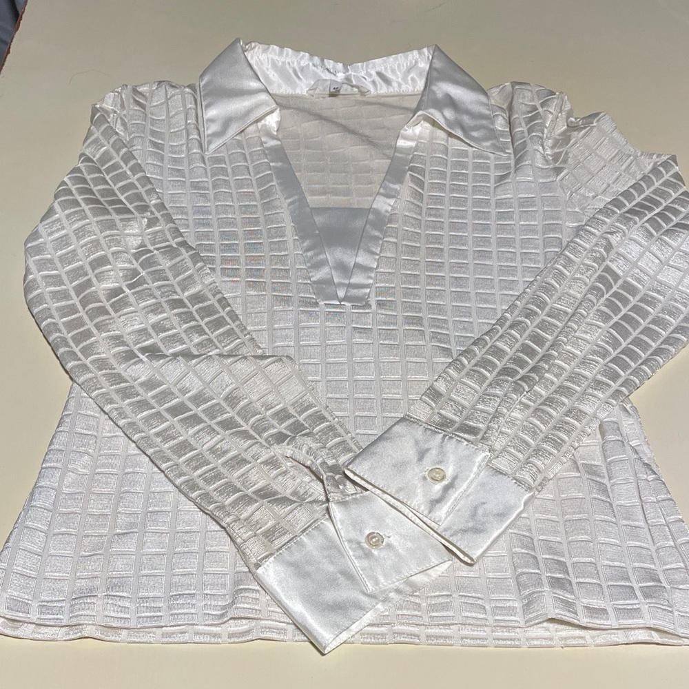 White Textured Satin-Trim V-Neck Blouse - Women